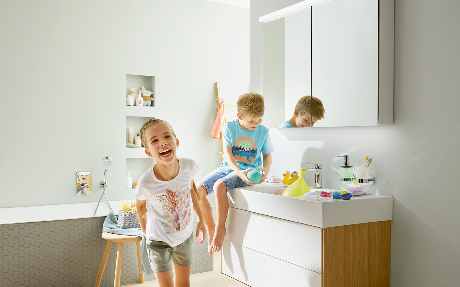 Alterna Accessoires mit Kindern