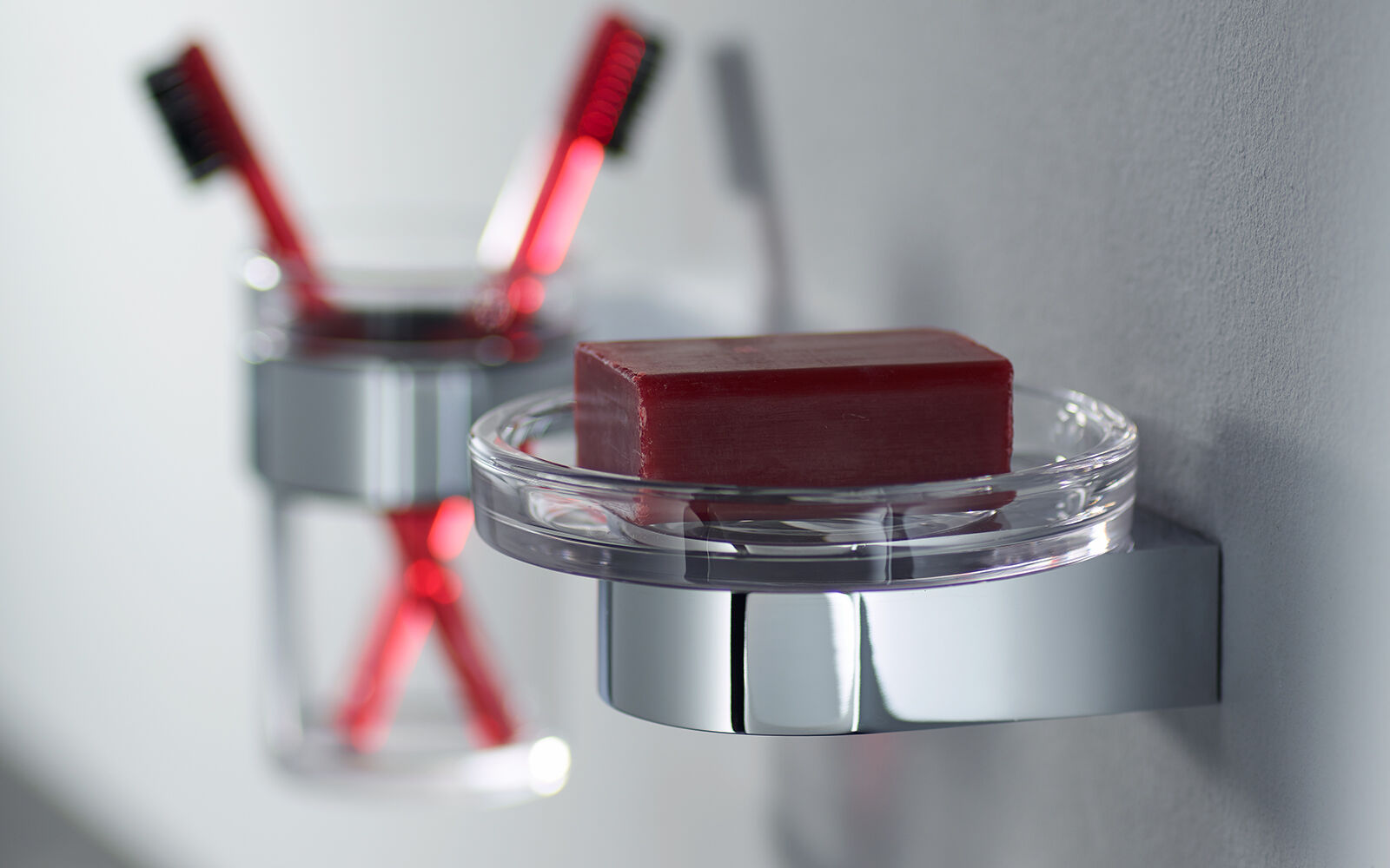 Zahnputzbecher und Seifenschale aus Glas