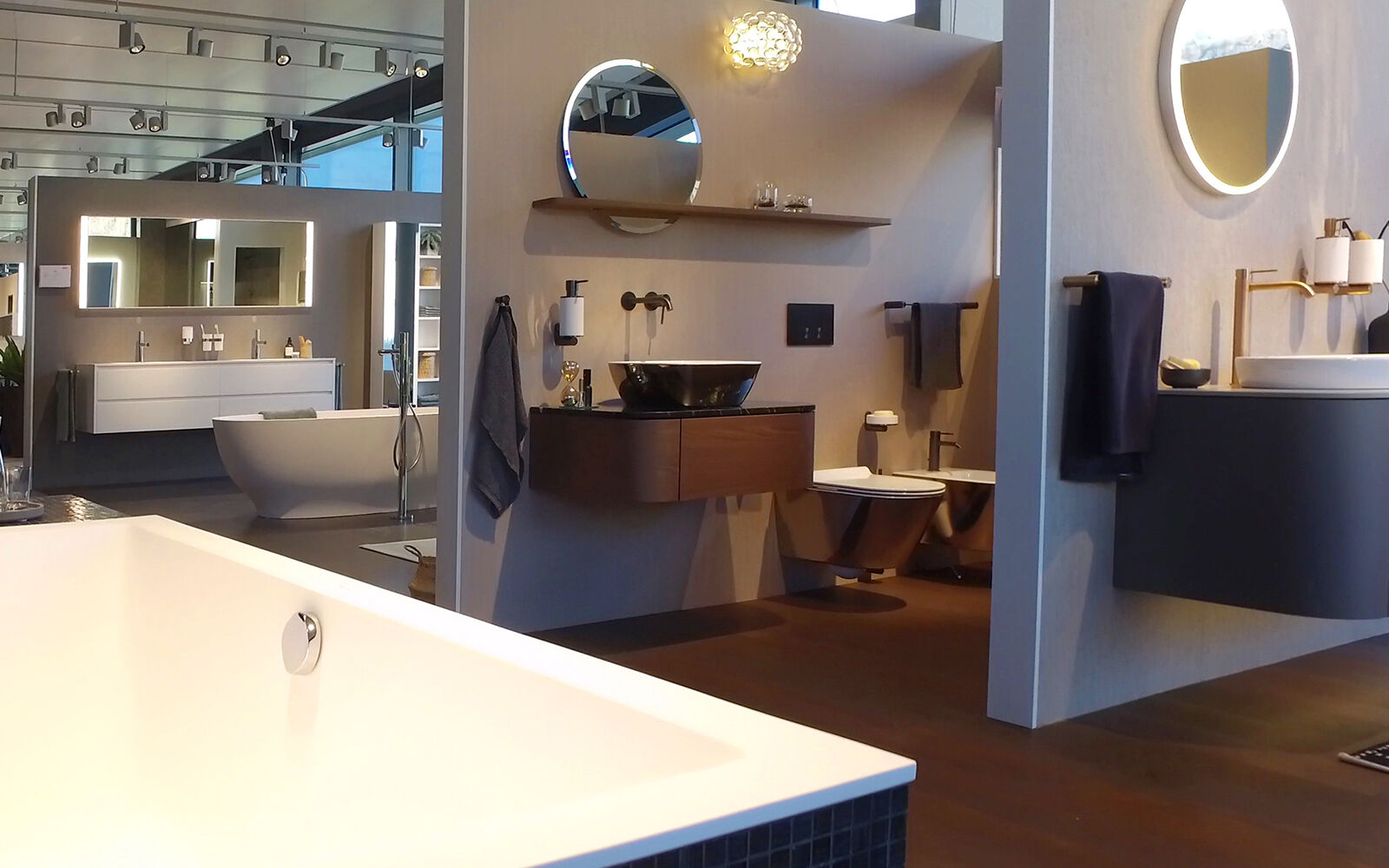 Beratungssituation in der Ausstellung